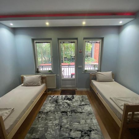 City Park Hostel Pristina Eksteriør billede