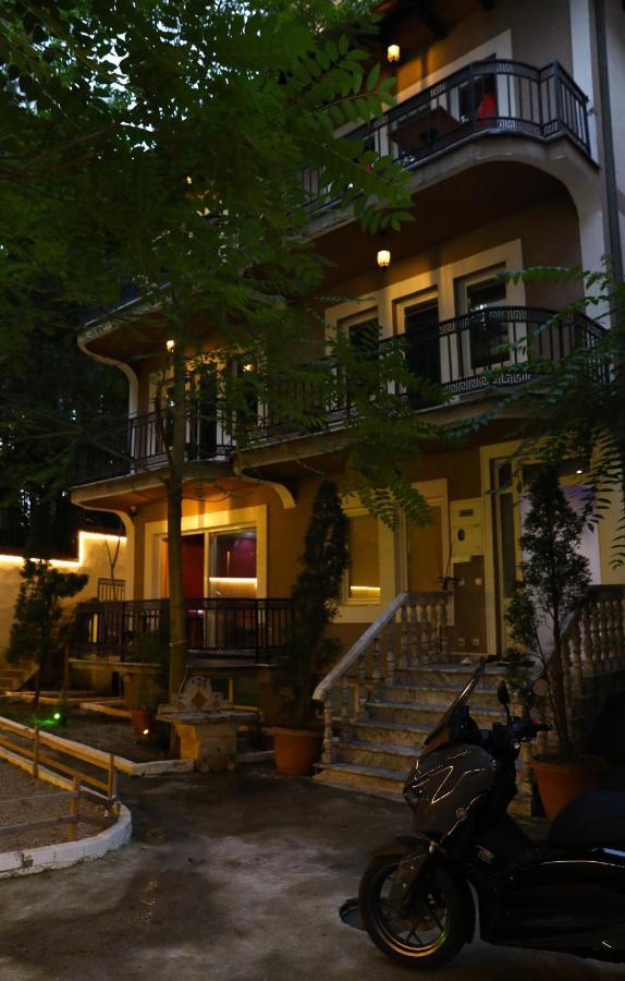 City Park Hostel Pristina Eksteriør billede