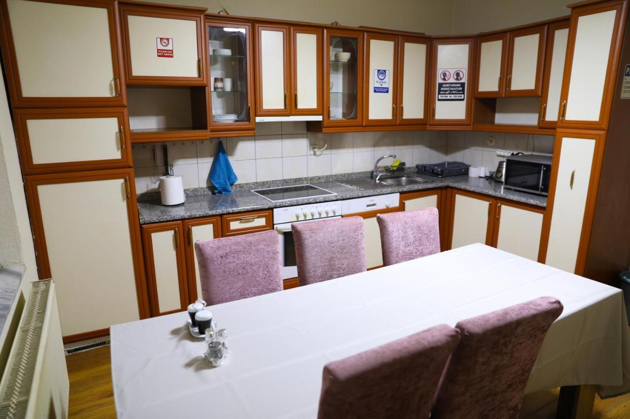 City Park Hostel Pristina Eksteriør billede