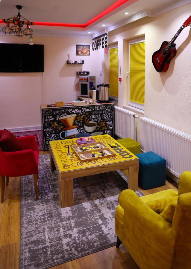 City Park Hostel Pristina Eksteriør billede
