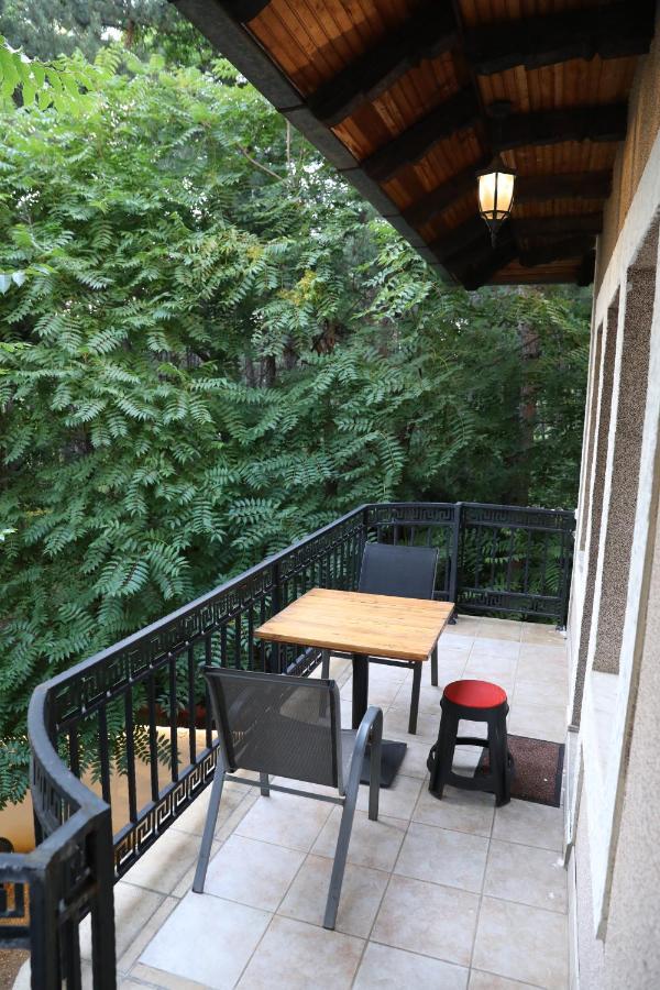 City Park Hostel Pristina Eksteriør billede