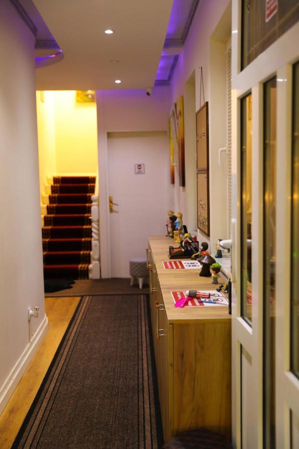 City Park Hostel Pristina Eksteriør billede