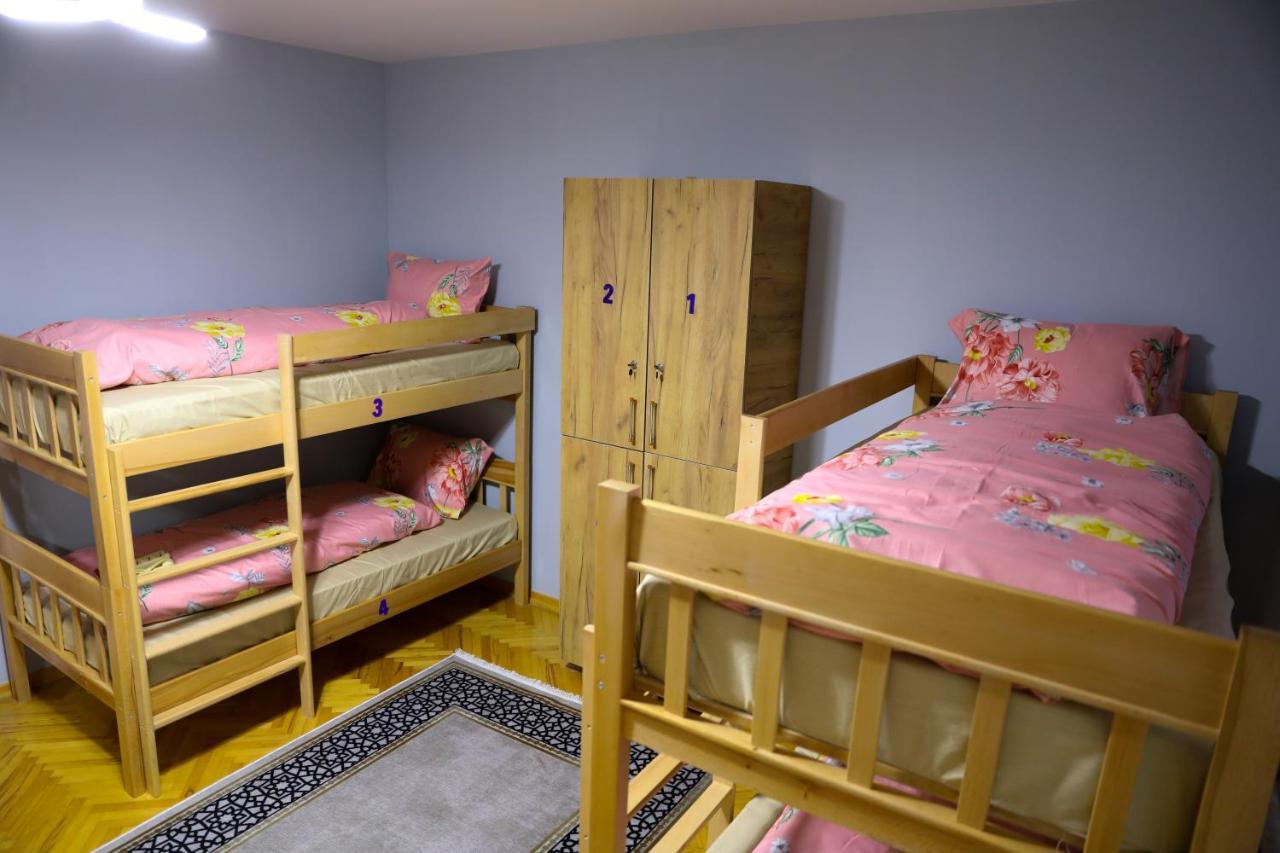 City Park Hostel Pristina Eksteriør billede