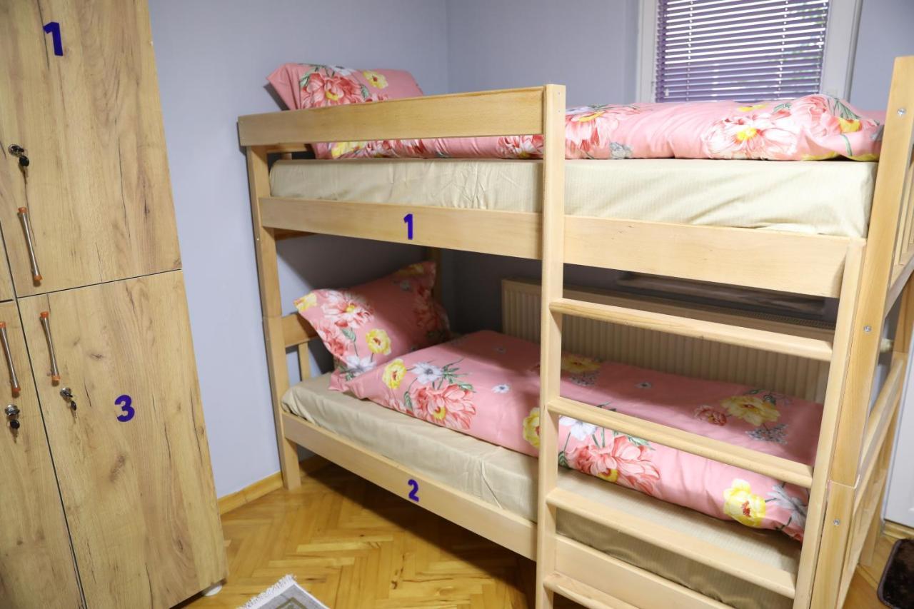 City Park Hostel Pristina Eksteriør billede