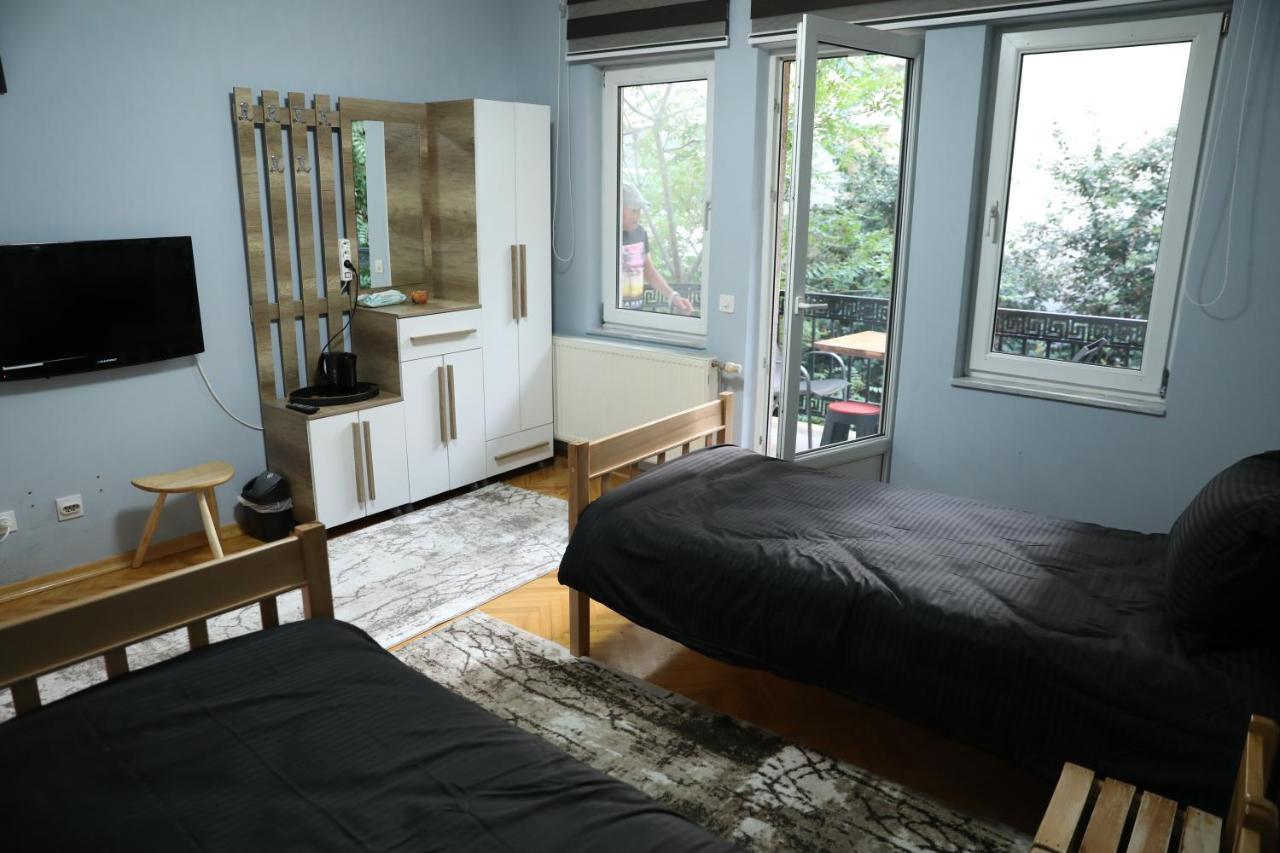 City Park Hostel Pristina Eksteriør billede