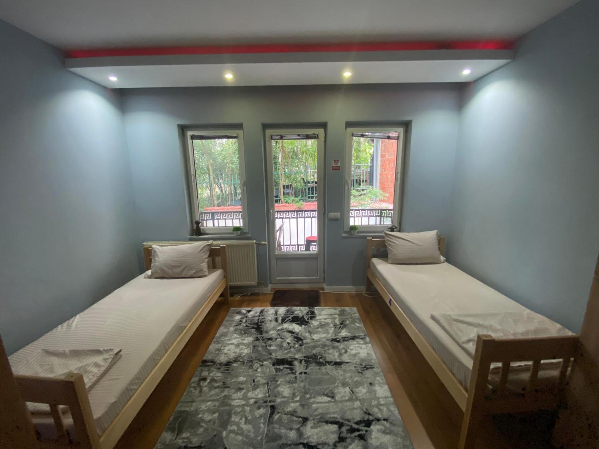 City Park Hostel Pristina Eksteriør billede