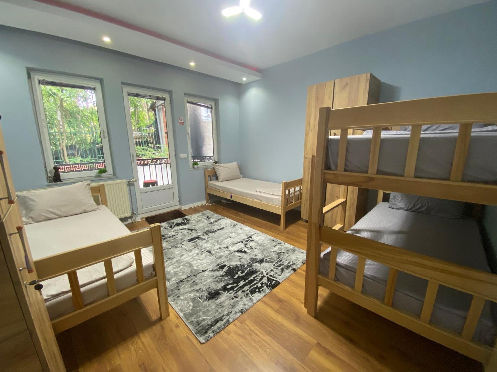 City Park Hostel Pristina Eksteriør billede