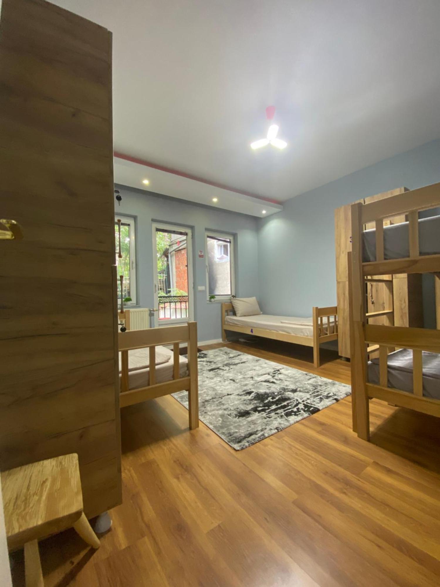 City Park Hostel Pristina Eksteriør billede